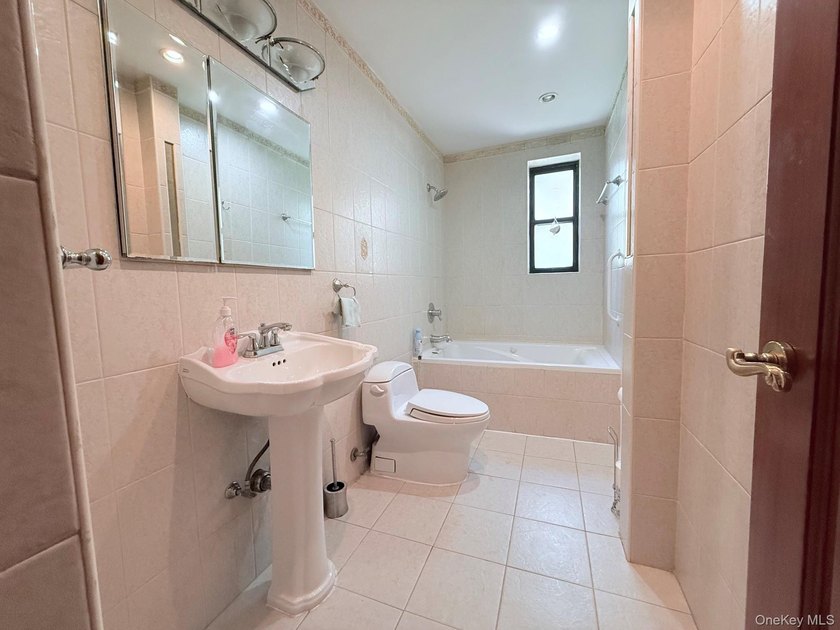 Welcome to this bright and inviting two-bedroom co-op apartment - photo 12