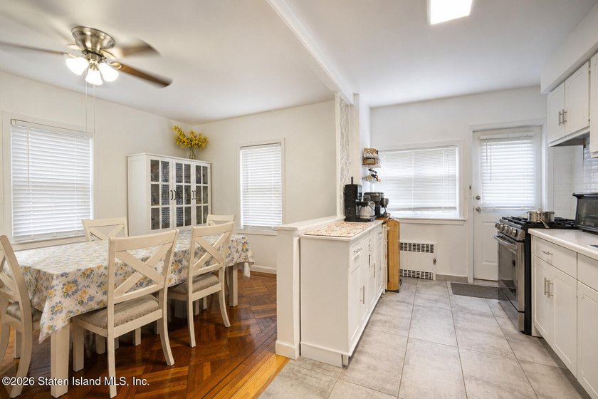Opportunity awaits in Bensonhurst! This detached 2-family home - photo 12