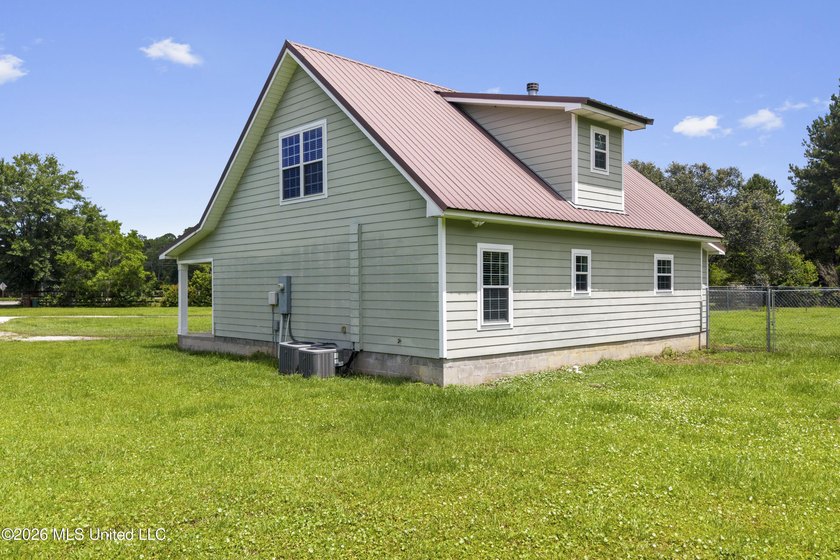 Precious home situated on 1.8 acres in the highly desirable - photo 30