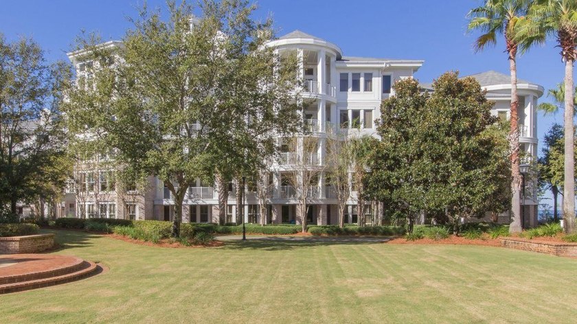 Embrace an easy coastal lifestyle with bayfront charm and - photo 44