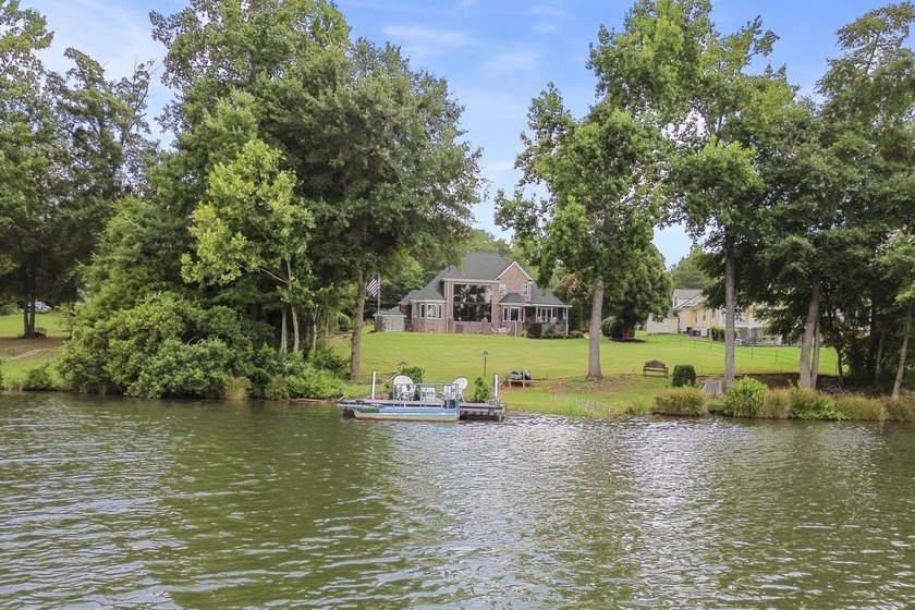 Welcome to 227 Woodlake Dr, an extraordinary lakefront retreat - photo 6