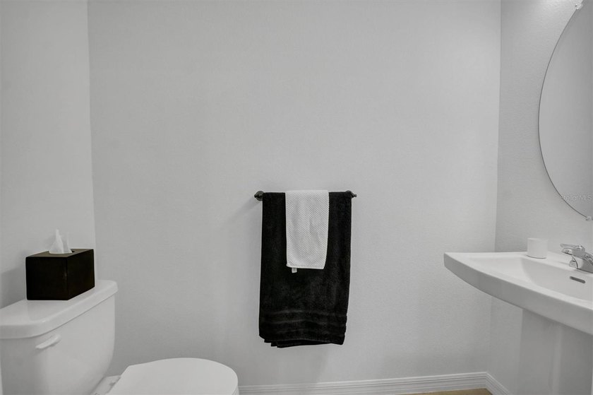 Welcome to this beautifully maintained, move-in ready townhome - photo 9