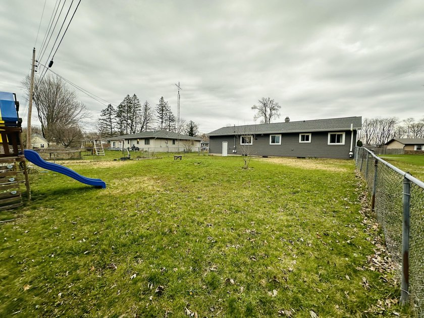 Welcome to 315 Pam Drive, Berrien Springs, MI! This fully - photo 19