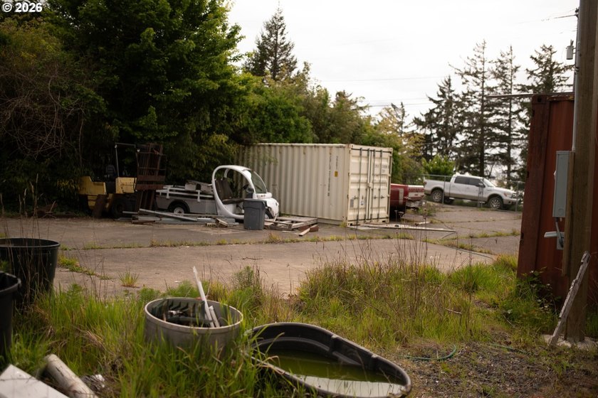 Directly across from the bay, this commercial lot offers a - photo 3