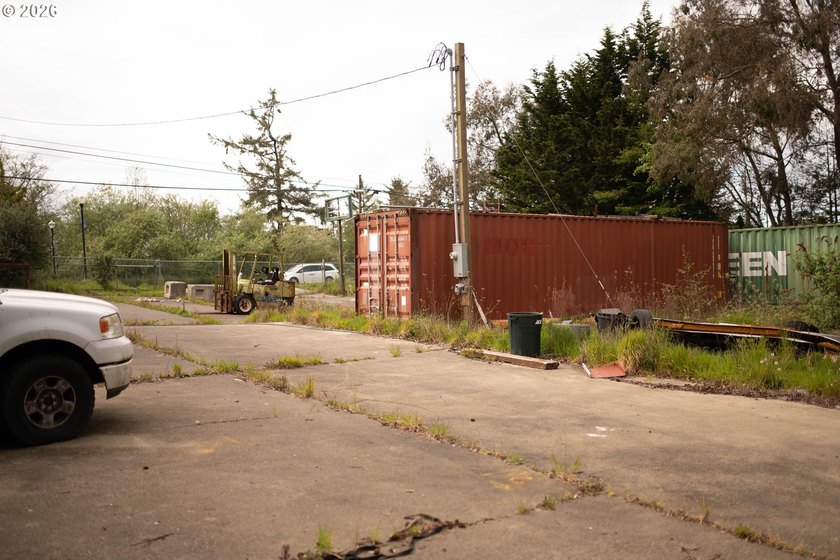 Directly across from the bay, this commercial lot offers a - photo 5