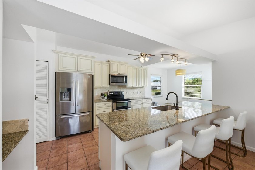 Experience refined living in this beautifully maintained - photo 10