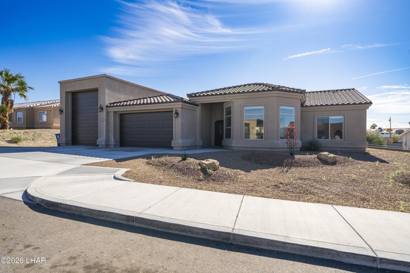 Beautifully designed 3 bedroom, 2 bathroom home featuring a - photo 8