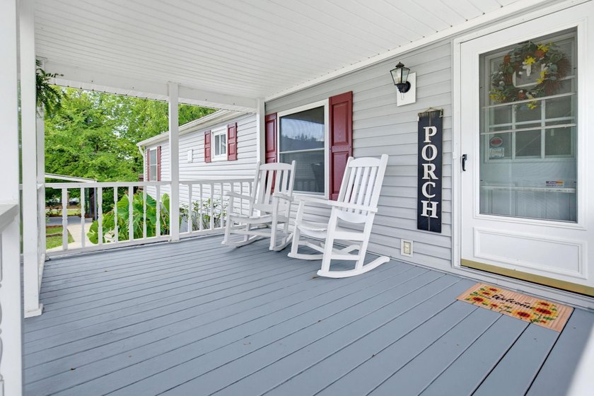 Lakefront Living at Its Best! Discover your own private retreat - photo 4