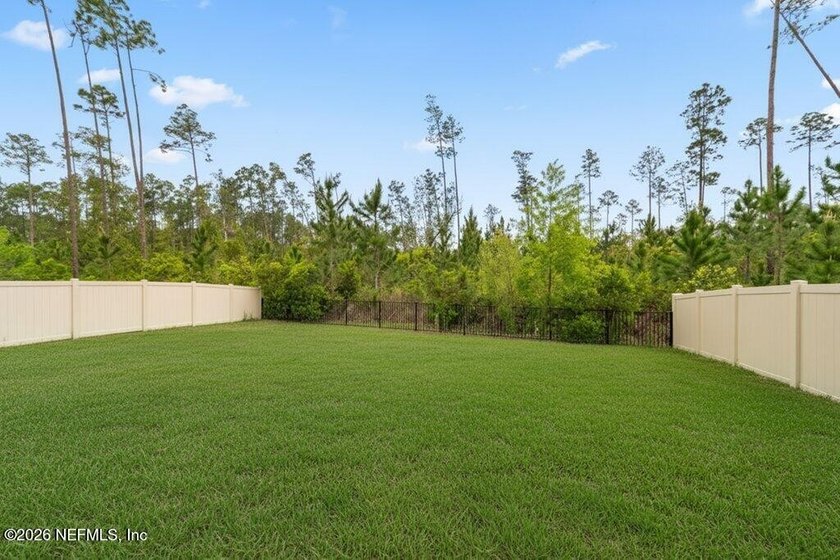 Welcome to this beautifully maintained 4 bedroom, 3 bathroom - photo 6