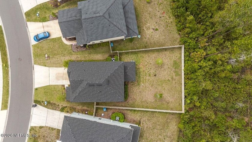 Welcome to this beautifully maintained 4 bedroom, 3 bathroom - photo 8