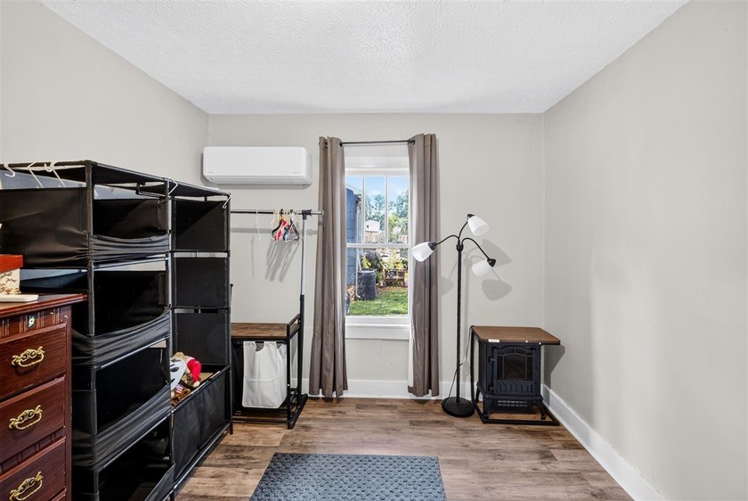 Welcome to 1406 Collegeview Drive! This 2 bed 1 bath home is - photo 12