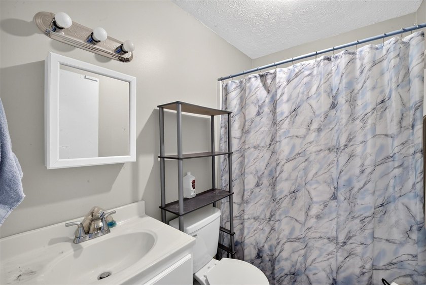 Welcome to 1406 Collegeview Drive! This 2 bed 1 bath home is - photo 14