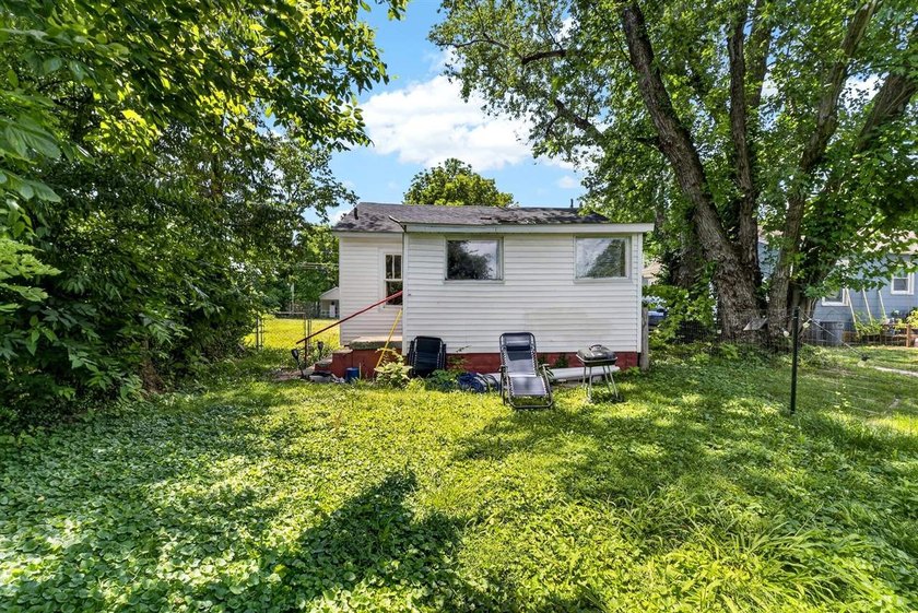 Welcome to 1406 Collegeview Drive! This 2 bed 1 bath home is - photo 17