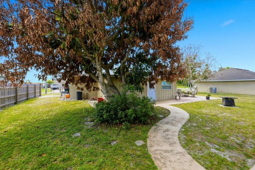 Spacious 3-bedroom, 2-bath CBS home located in a quiet - photo 22