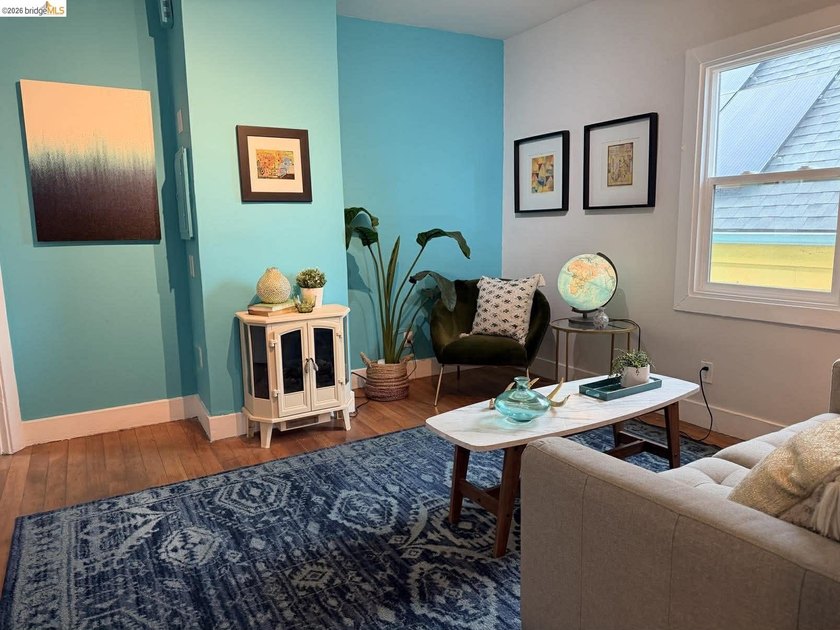 Set in a dynamic, authentically urban pocket, the neighborhood - photo 34