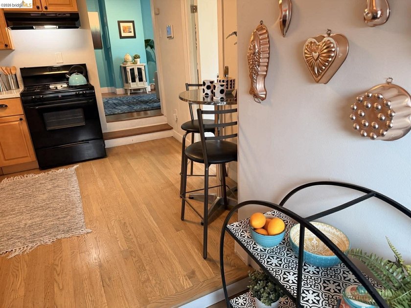 Set in a dynamic, authentically urban pocket, the neighborhood - photo 35