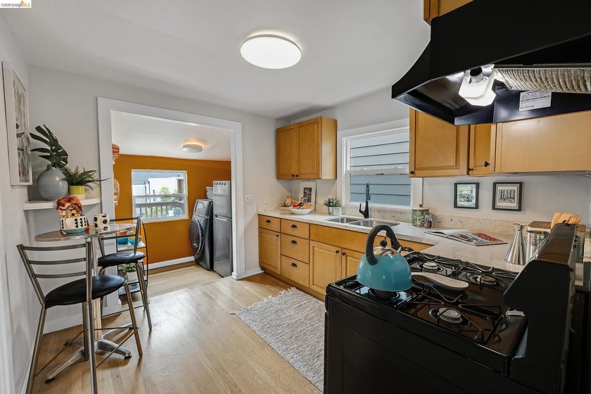 Set in a dynamic, authentically urban pocket, the neighborhood - photo 36