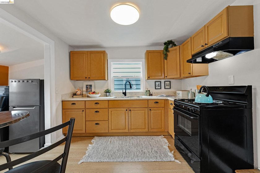 Set in a dynamic, authentically urban pocket, the neighborhood - photo 38