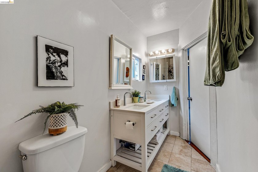 Set in a dynamic, authentically urban pocket, the neighborhood - photo 46