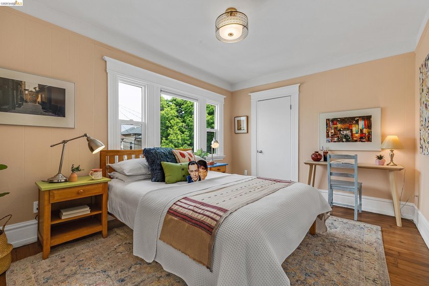 Set in a dynamic, authentically urban pocket, the neighborhood - photo 47