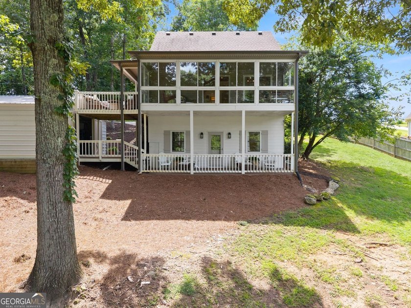 Welcome Home! Year round lake views, a gentle grass to water - photo 11