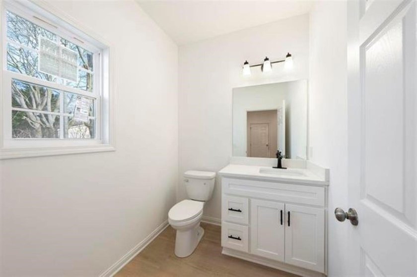 Almost new 4 Bed/ 2.5 Bath home in one of the most desired areas - photo 14