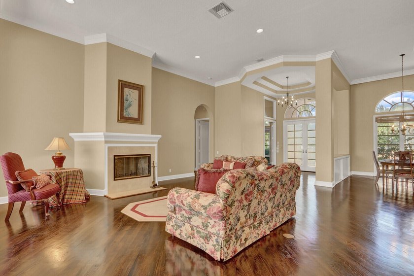 Nestled in the highly sought-after Ballantrae gated golf course - photo 19