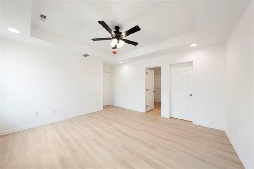 Almost new 4 Bed/ 2.5 Bath home in one of the most desired areas - photo 23