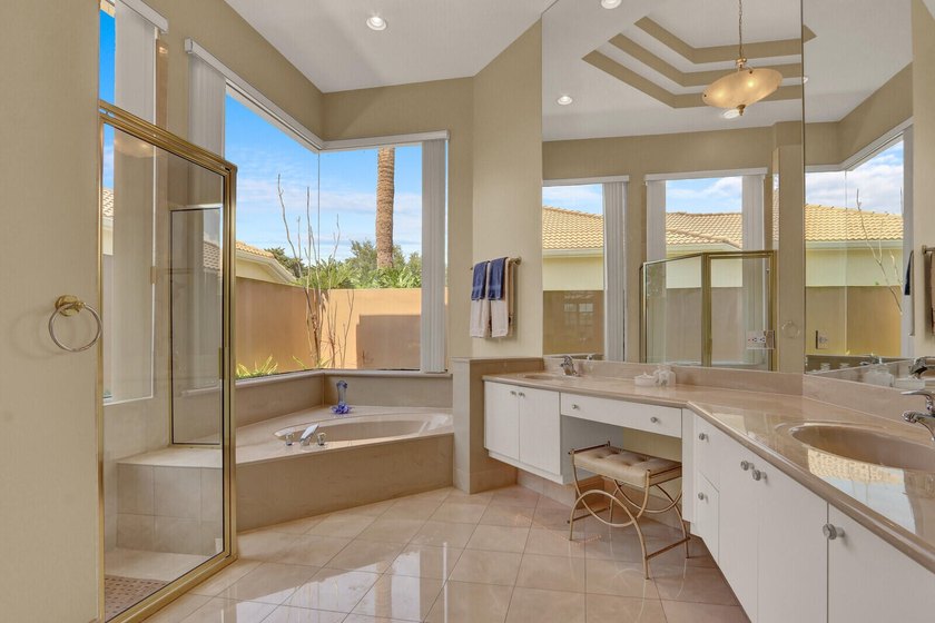 Nestled in the highly sought-after Ballantrae gated golf course - photo 47