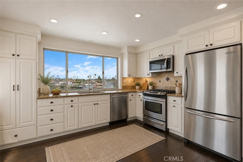 Welcome to luxury coastal living in the prestigious Bay Club - photo 7