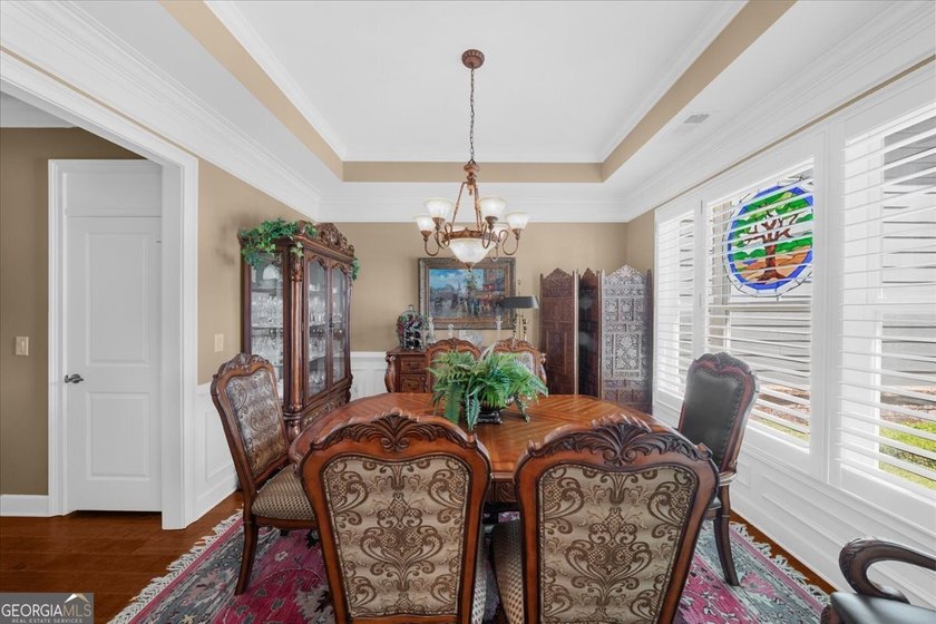 This exquisite 3-bedroom Spruce model home with exceptional - photo 8