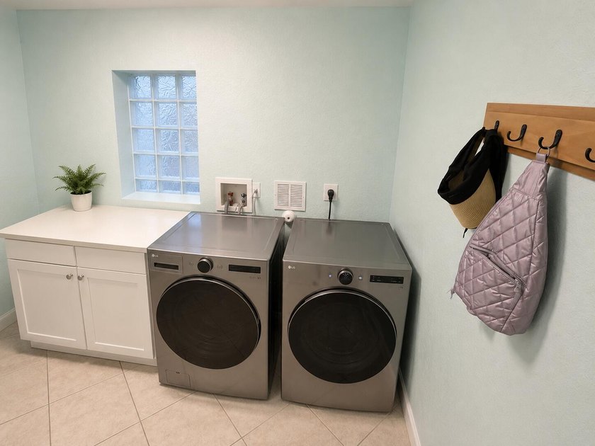 Welcome to this beautifully maintained 3-bedroom, 2.5-bath home - photo 12