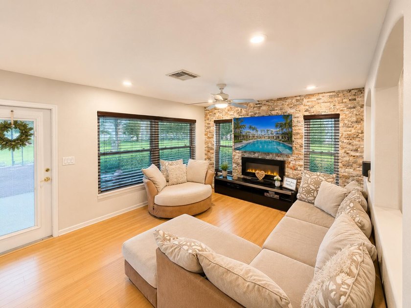 Welcome to this beautifully maintained 3-bedroom, 2.5-bath home - photo 16