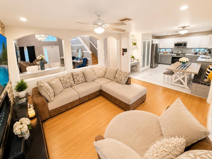 Welcome to this beautifully maintained 3-bedroom, 2.5-bath home - photo 19