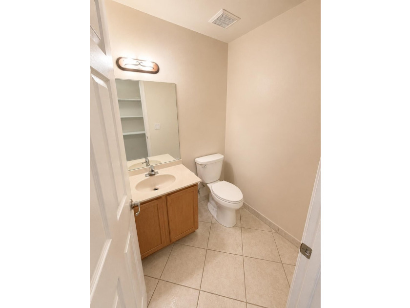 Welcome to this beautifully maintained 3-bedroom, 2.5-bath home - photo 22