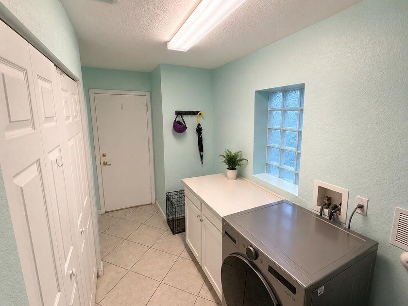 Welcome to this beautifully maintained 3-bedroom, 2.5-bath home - photo 23