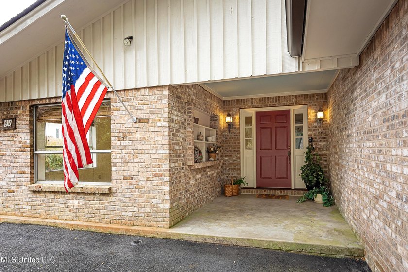 DOWNTOWN OCEAN SPRINGS home with all of the charm and character - photo 8