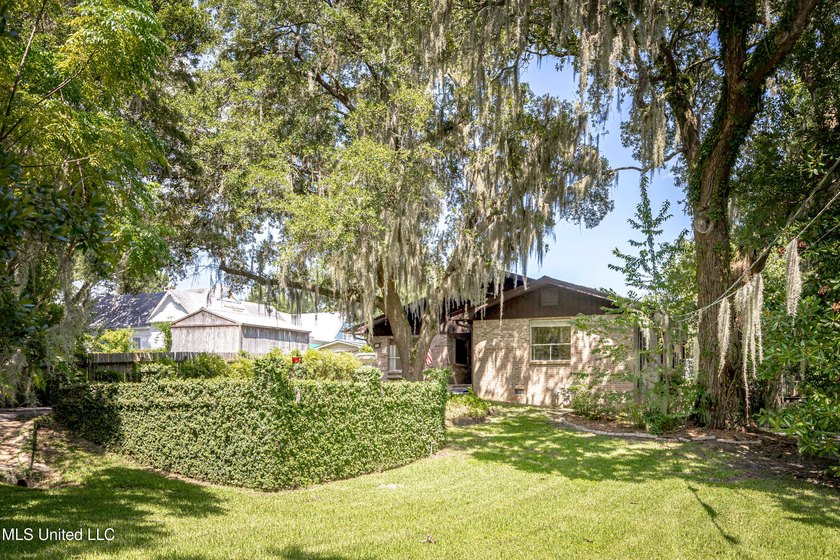 DOWNTOWN OCEAN SPRINGS home with all of the charm and character - photo 10