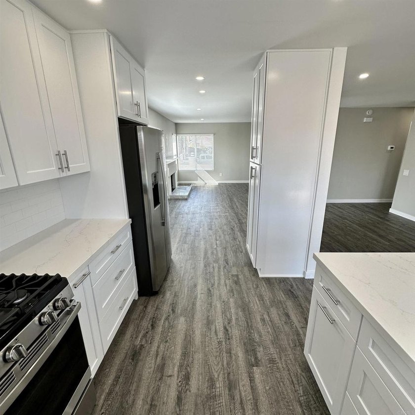 Beautifully updated single-story home: 4 bedrooms, 2 full baths - photo 12