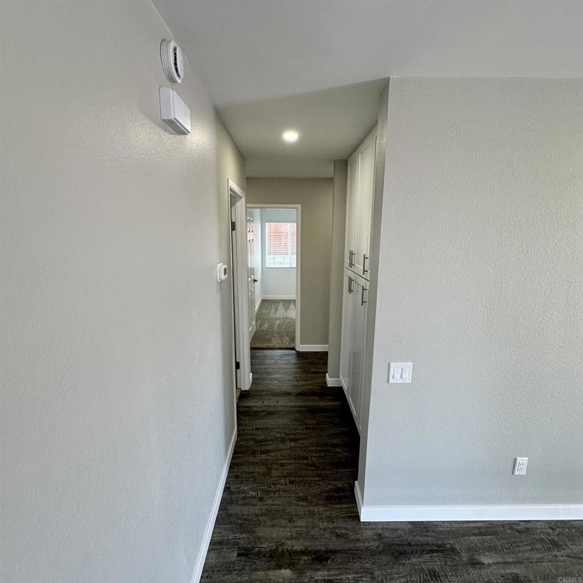 Beautifully updated single-story home: 4 bedrooms, 2 full baths - photo 14