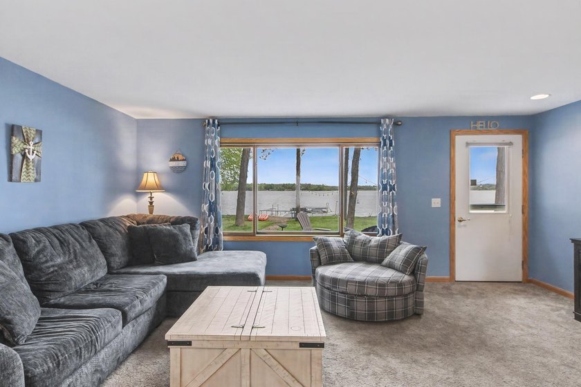 Experience the charm of lake living in this charming 3-bed - photo 14