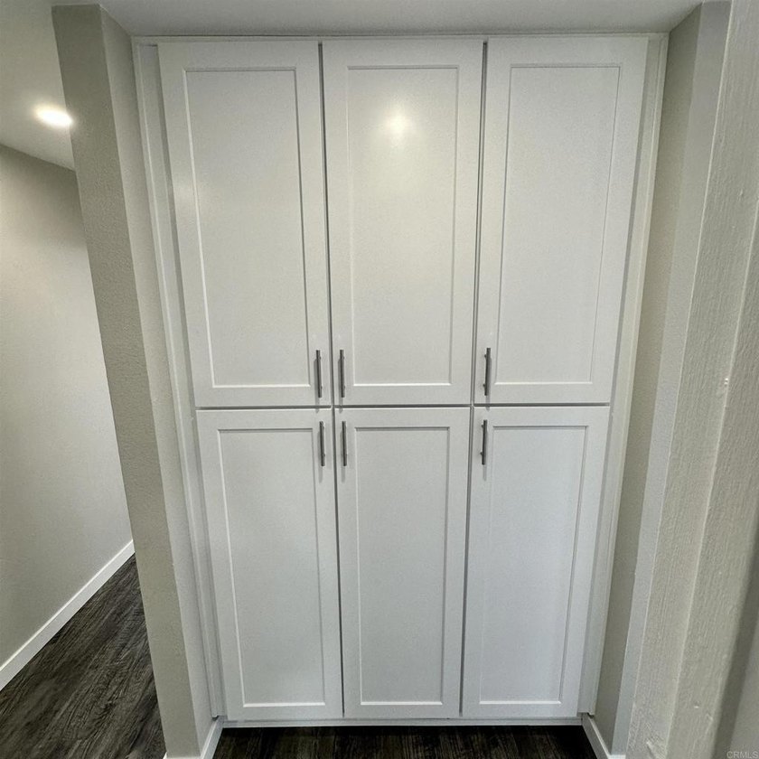 Beautifully updated single-story home: 4 bedrooms, 2 full baths - photo 15