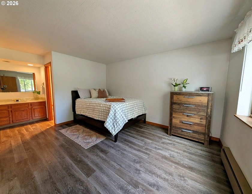 Wake up to sweeping views of the Chetco River, Pacific Ocean and - photo 15