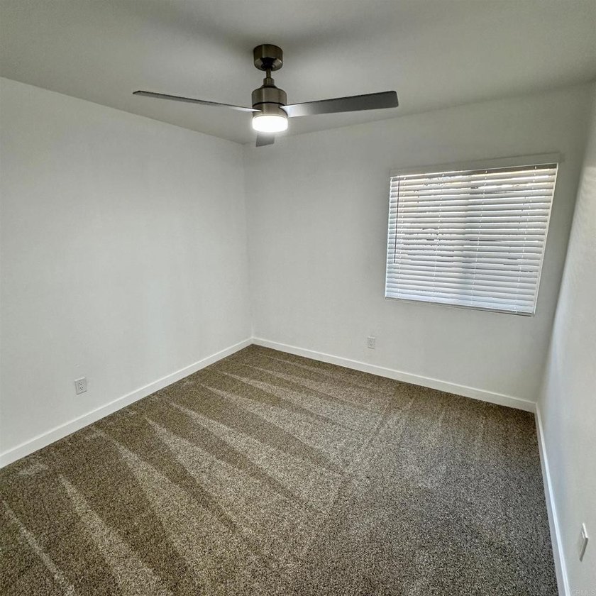 Beautifully updated single-story home: 4 bedrooms, 2 full baths - photo 19