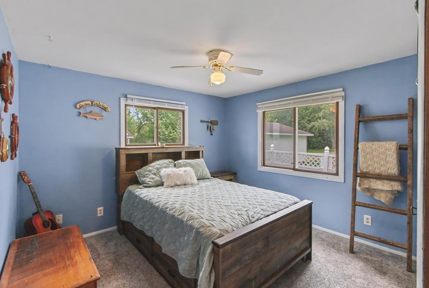 Experience the charm of lake living in this charming 3-bed - photo 21