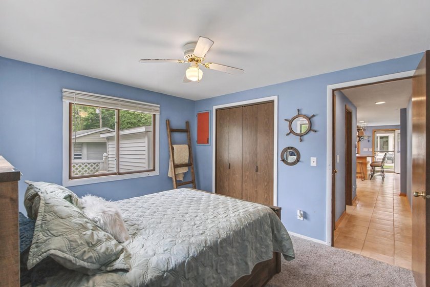 Experience the charm of lake living in this charming 3-bed - photo 22