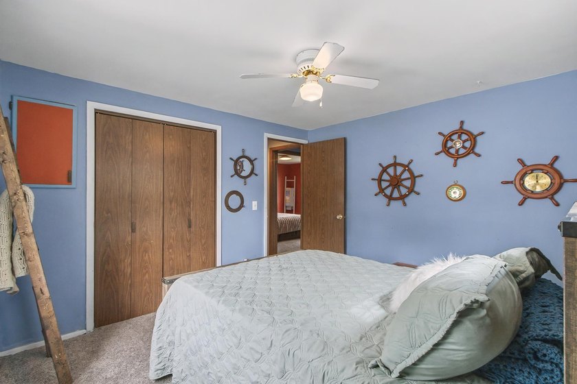 Experience the charm of lake living in this charming 3-bed - photo 23