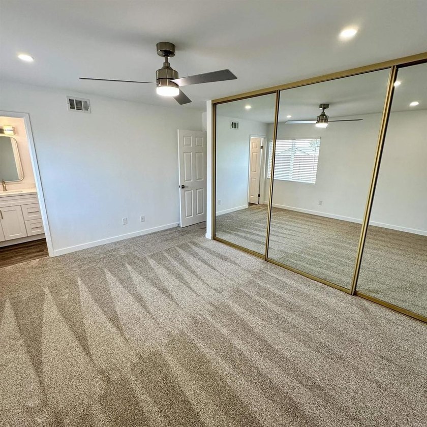 Beautifully updated single-story home: 4 bedrooms, 2 full baths - photo 25