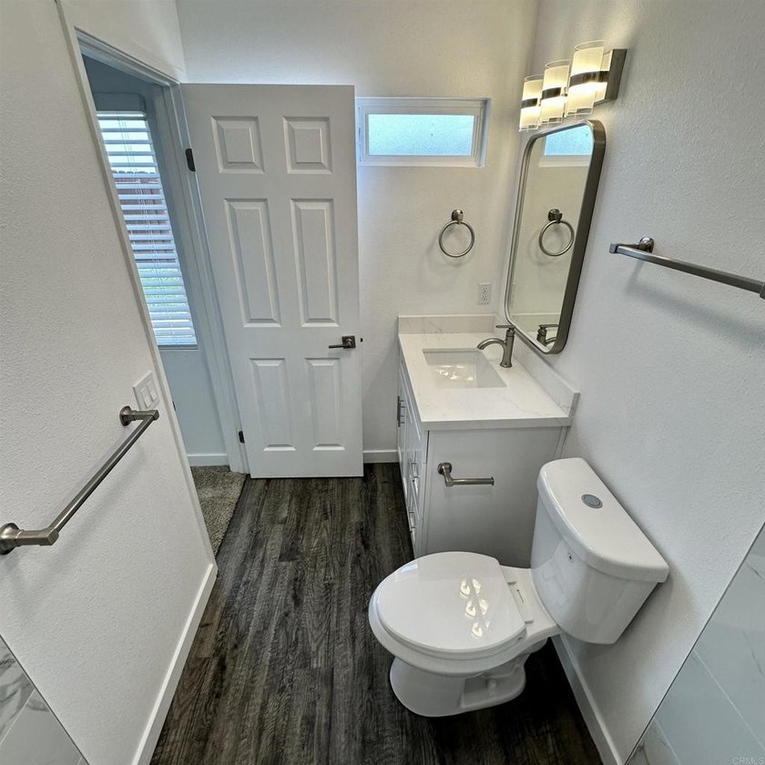 Beautifully updated single-story home: 4 bedrooms, 2 full baths - photo 27