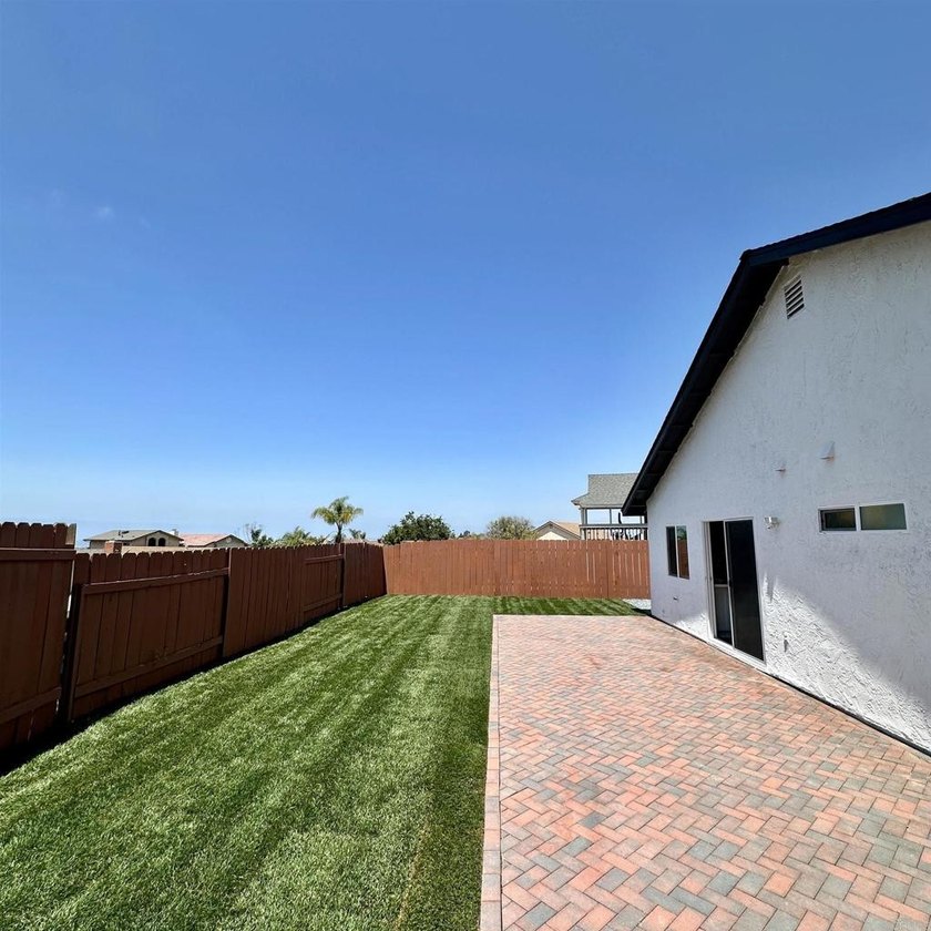 Beautifully updated single-story home: 4 bedrooms, 2 full baths - photo 28